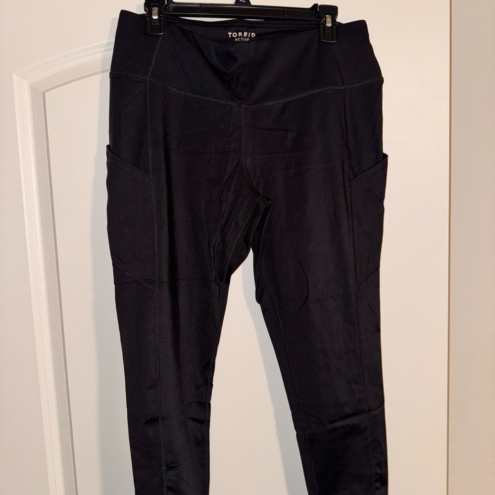 Torrid Midnight Black Active Capri
